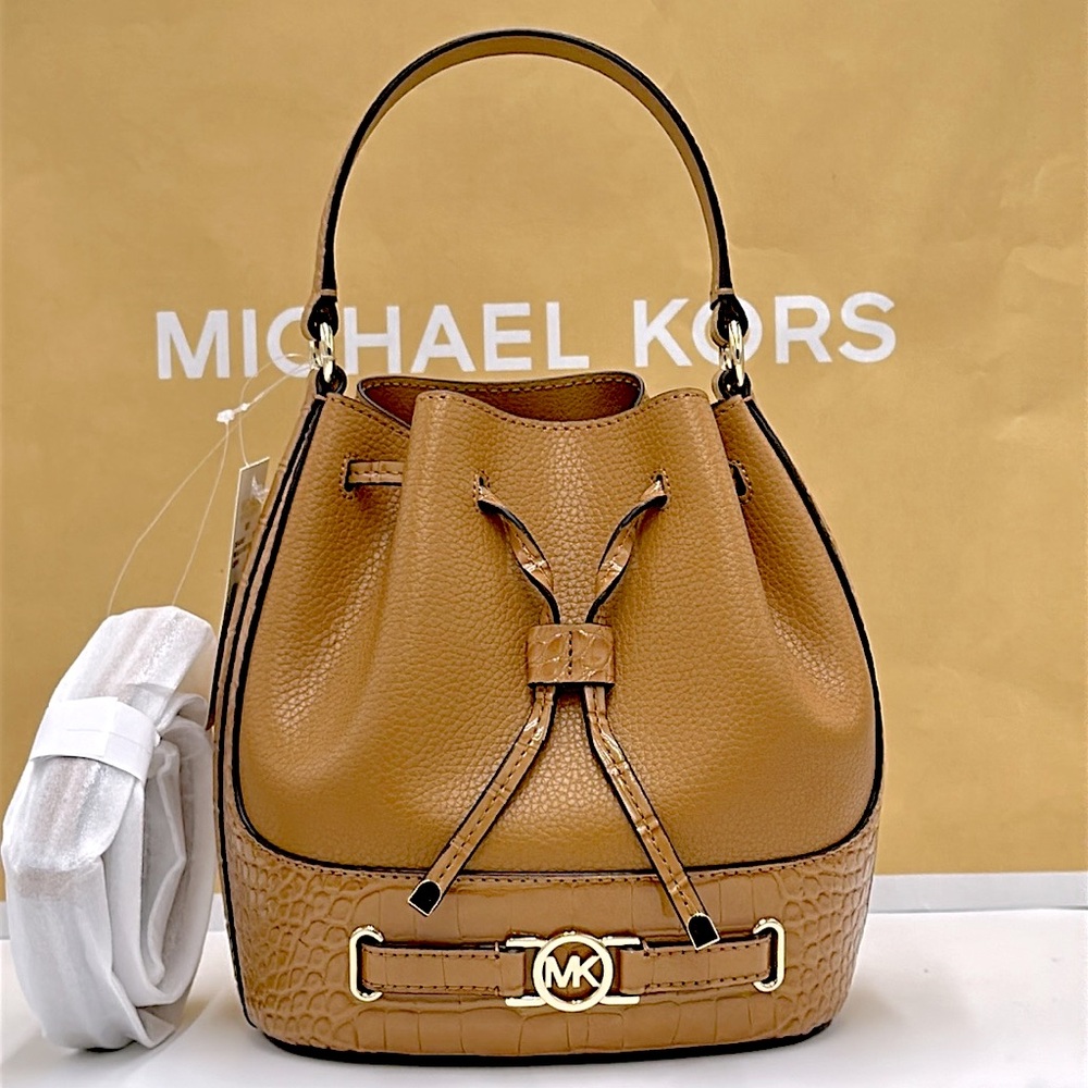 MICHAEL KORS
Reed Medium Pebbled Leather Belted Bucket Messenger SatchelCrossbo - Picture 2 of 16